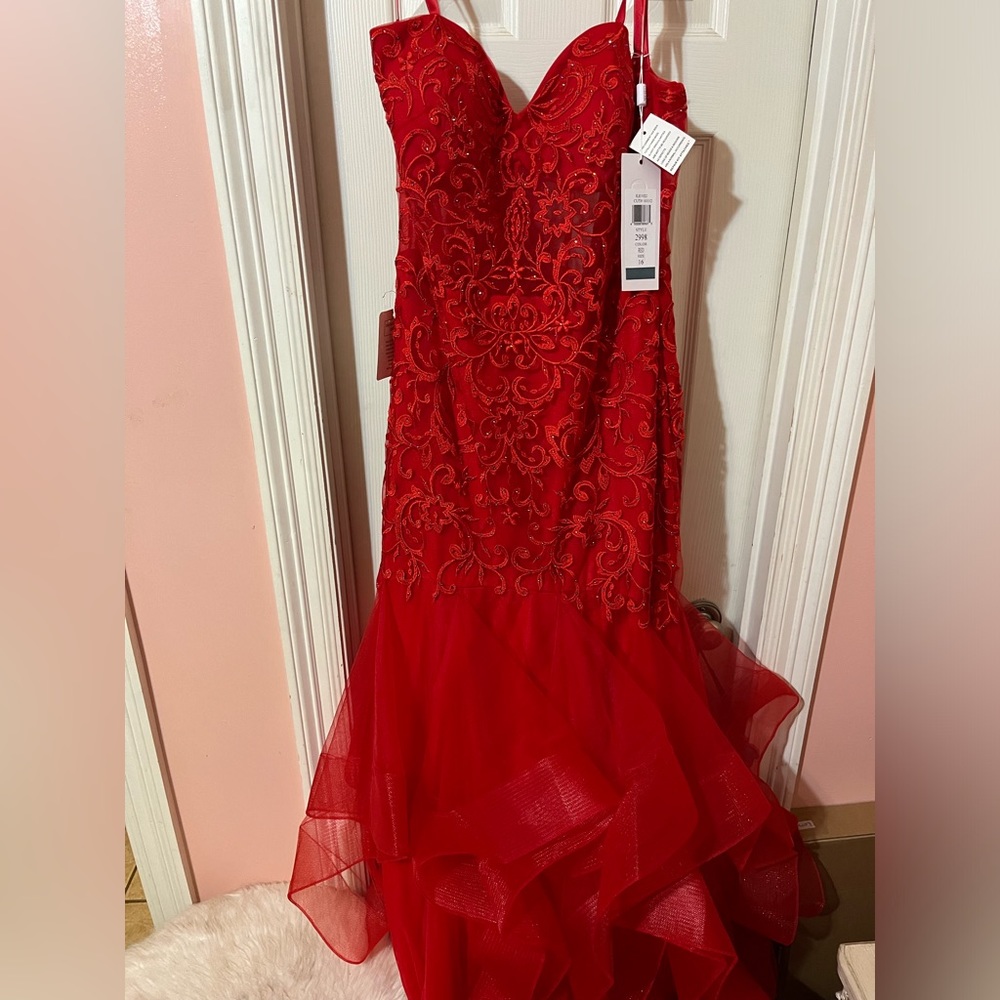 Red prom dress , slim fit , puff bottom